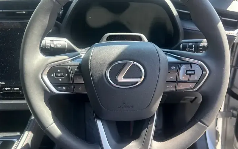 Used Lexus LBX 136 HP (100 kW) 2025 Silver SUV