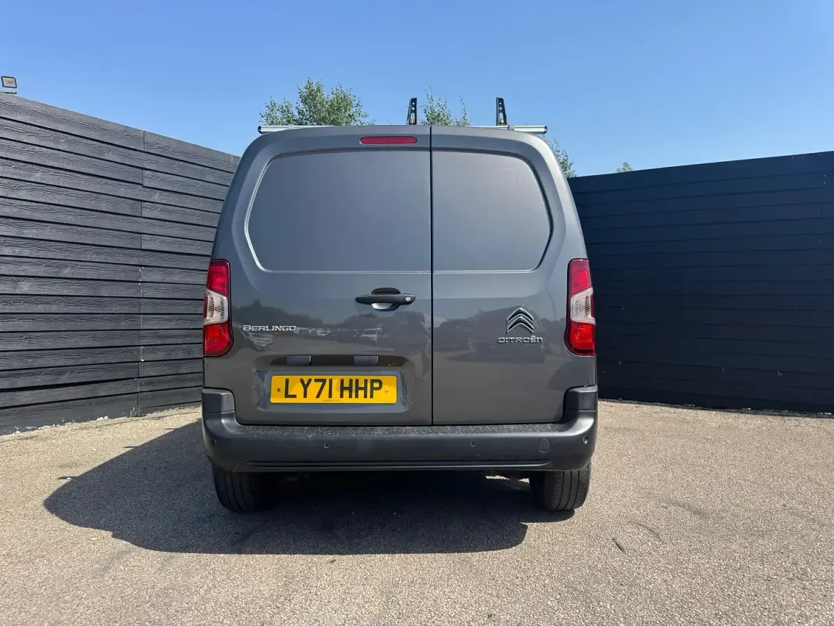 Used Citroën Berlingo 100 HP (73 kW) 2022 Grey MPV