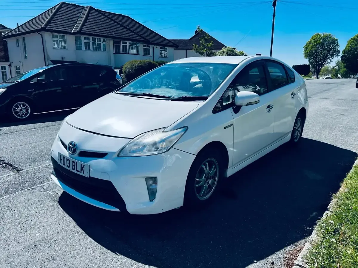 Used Toyota Prius 2016 White Hatchback