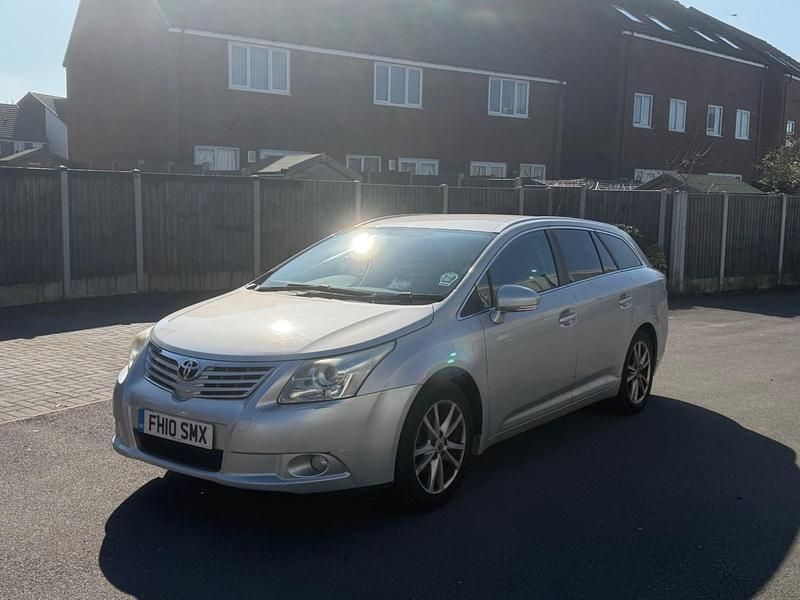 Used Toyota Avensis 147 HP (108 kW) 2010 Silver Estate