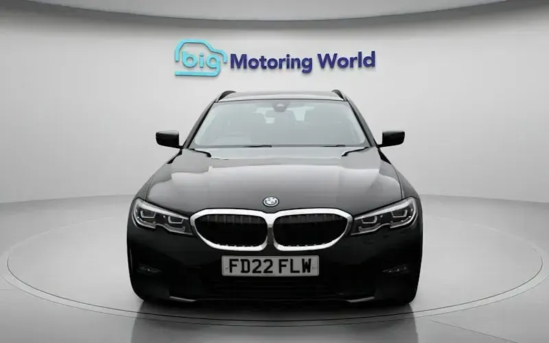 Begagnad BMW 330e 292 HK (214 kW) 2022 Svart Kombi
