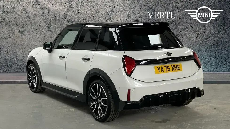 Used Mini Cooper Hatch 113 kW (154 HP) 2026 White Hatchback