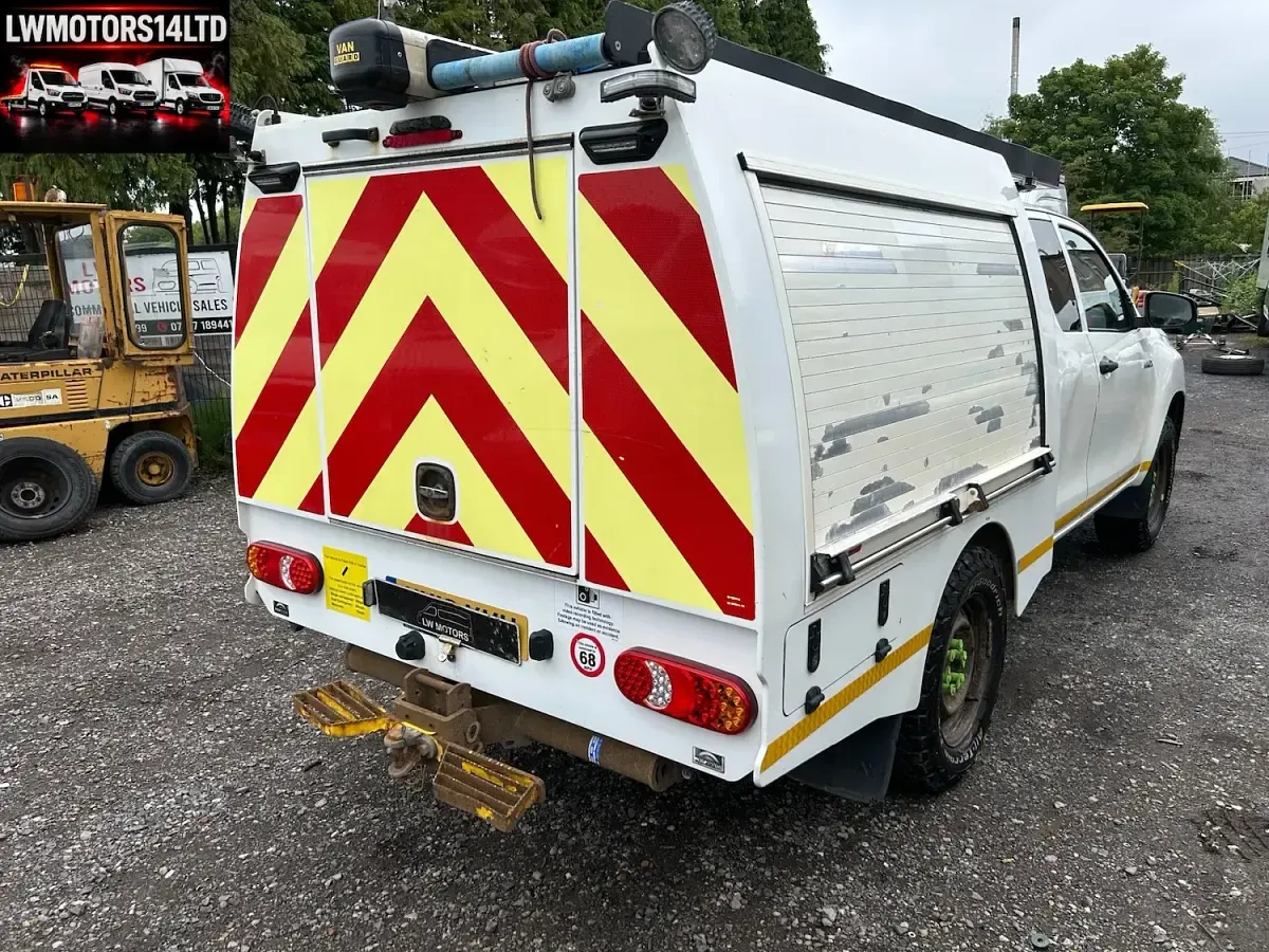 Used Toyota HiLux Active 150 HP (110 kW) 2018 White Pickup