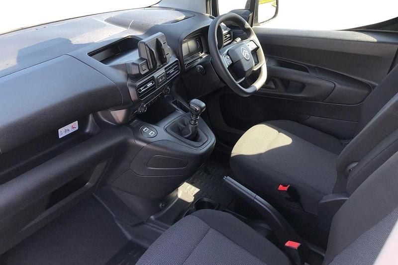 White New 2025 Citroën Berlingo MPV | £17,490 (Fair price) - Image 1/4