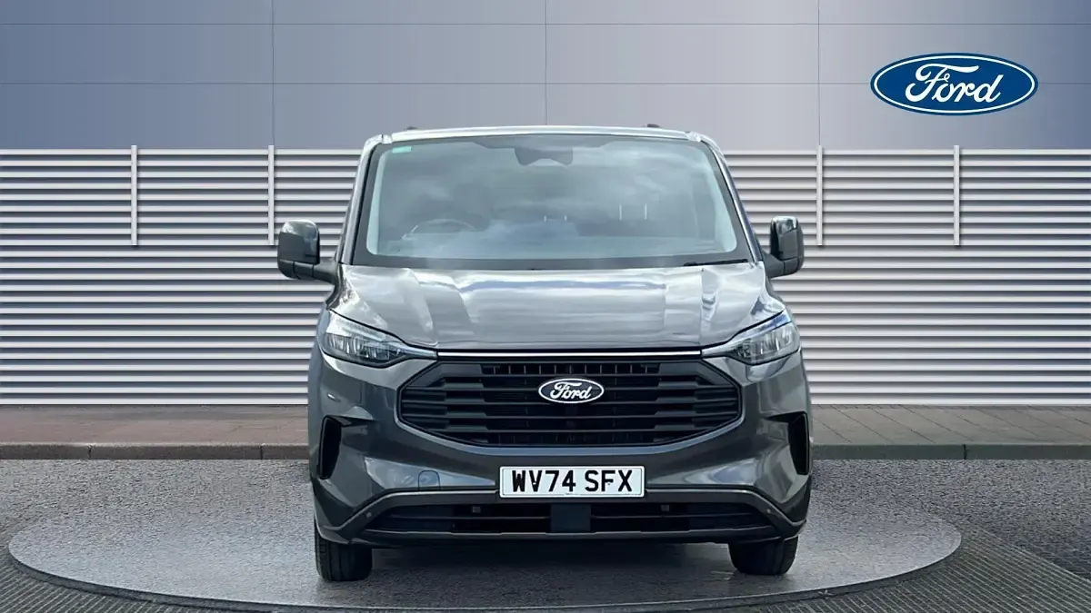 Begagnad Ford Transit Custom Limited 136 HK (100 kW) 2024 Van