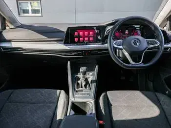 Używany VW Golf VIII Life 130 KM (95 kW) 2020 Srebrny Hatchback