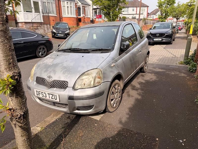 Usado Toyota Yaris T2 2004 Prateado Citadino