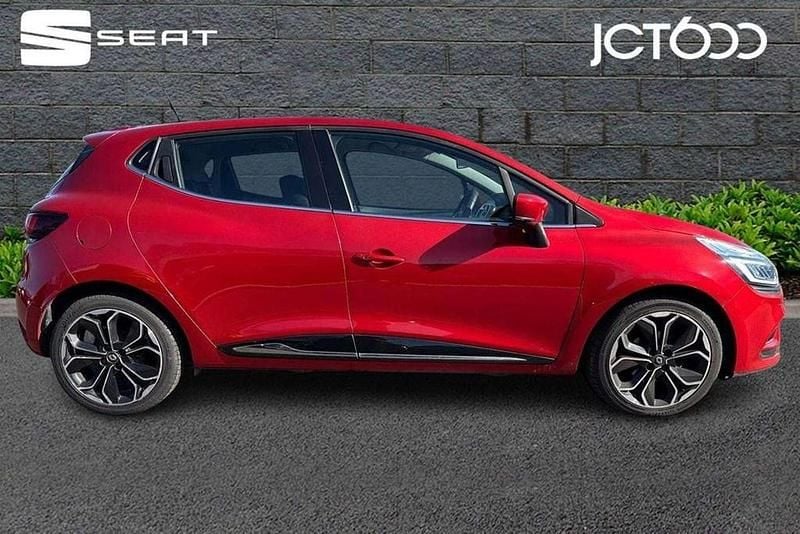Used Renault Clio IV Dynamique 108 HP (79 kW) 2018 Red Hatchback