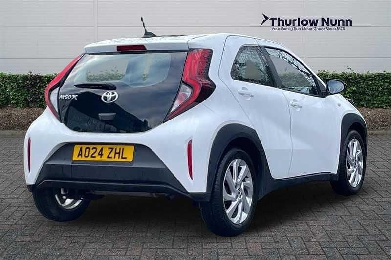 Used Toyota Aygo X PURE 72 HP (52 kW) 2024 White SUV