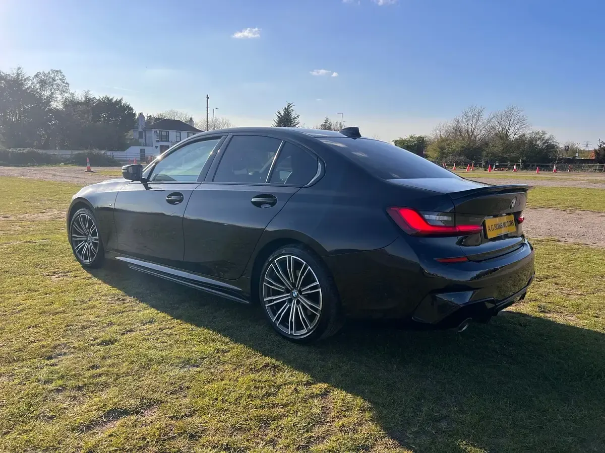 Używany BMW 320 M Sport 190 KM (139 kW) 2019 Czarny Sedan/Limuzyna