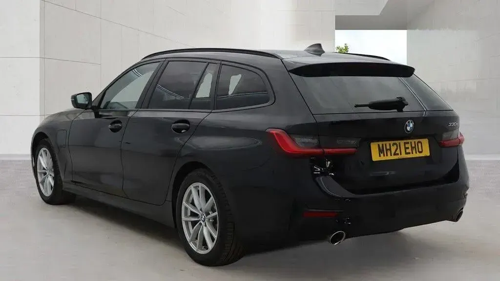 Begagnad BMW 330e Comfort Edition 2021 Svart Kombi