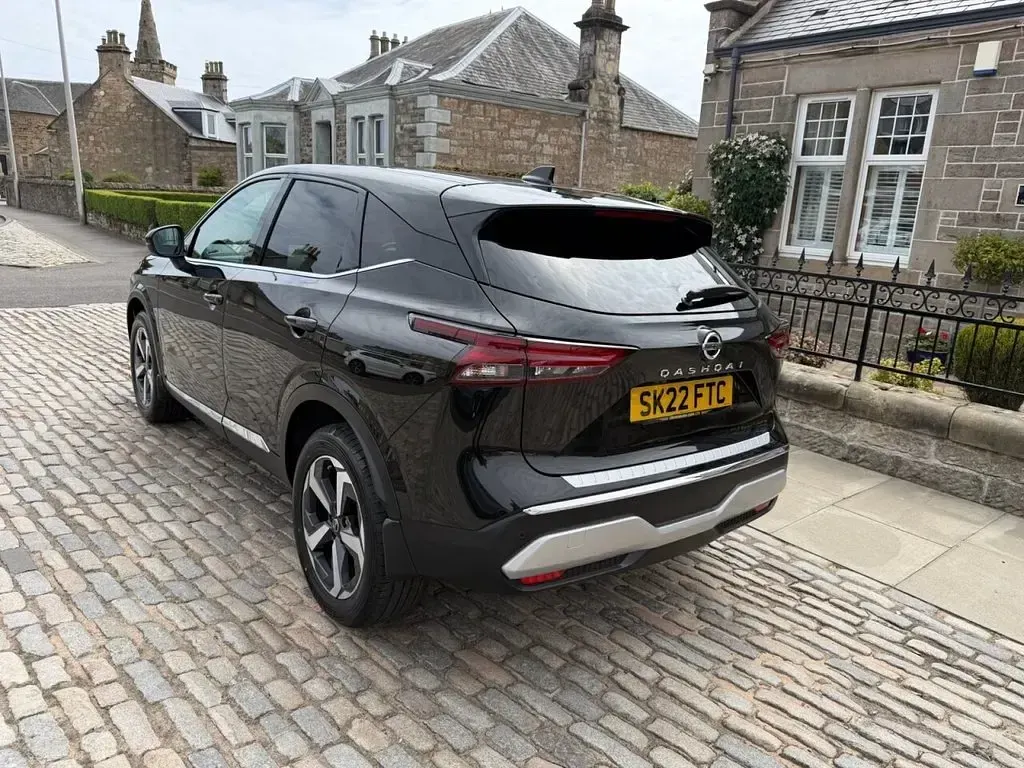 Used Nissan Qashqai N-Connecta 140 HP (102 kW) 2022 Black SUV