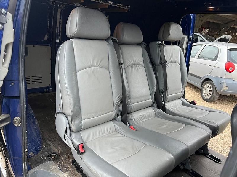 Usado Mercedes Vito 95 HP (69 kW) 2007 Azul Van