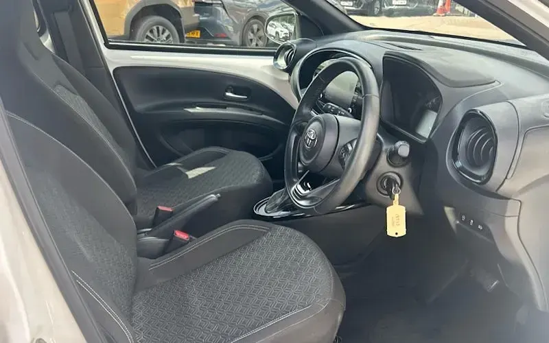 Used Toyota Aygo X 72 HP (52 kW) 2023 White SUV