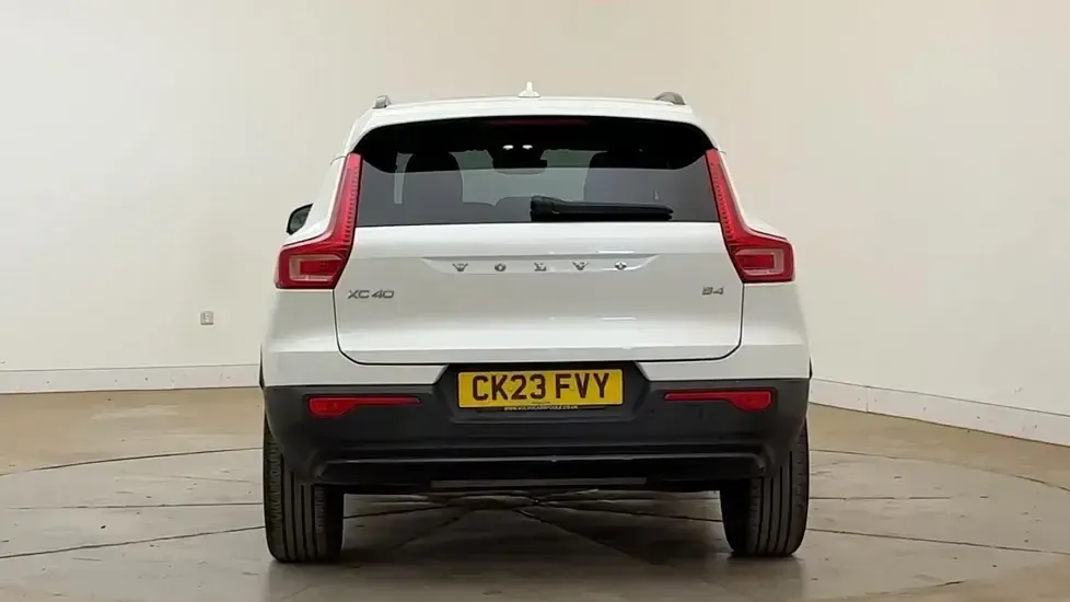 Used Volvo XC40 Ultimate 197 HP (144 kW) 2023 Metallic  crystal white SUV