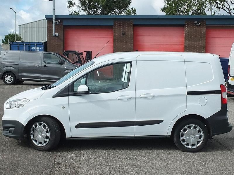 Used Ford Transit Trend 95 HP (69 kW) 2017 White Van