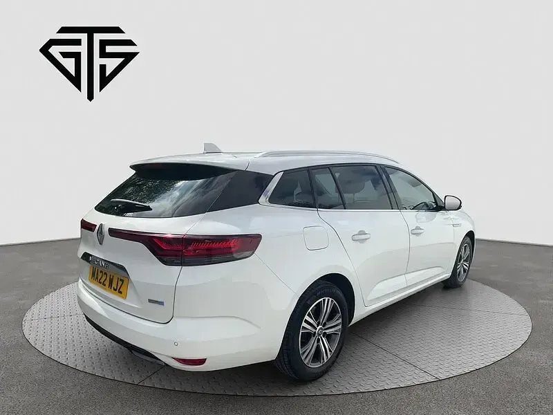 Used Renault Megane E-Tech Iconic 2022 Glacier white Estate