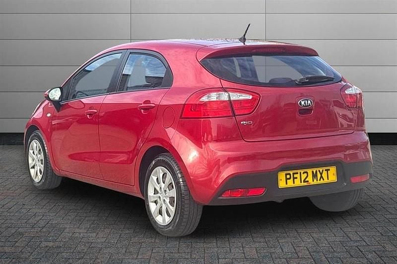 Used Kia Rio 84 HP (61 kW) 2012 Red Hatchback