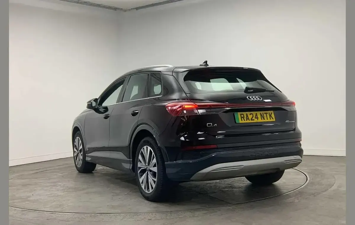Usado Audi Q4 e-tron Sport 206 kW (281 HP) 2024 Preto SUV