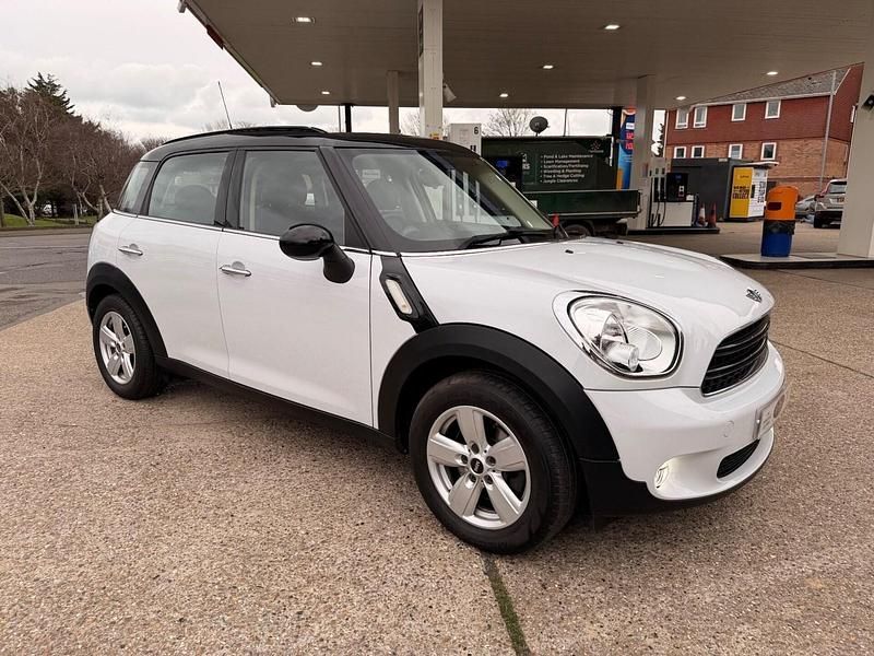 Used Mini Cooper 2015 White Hatchback