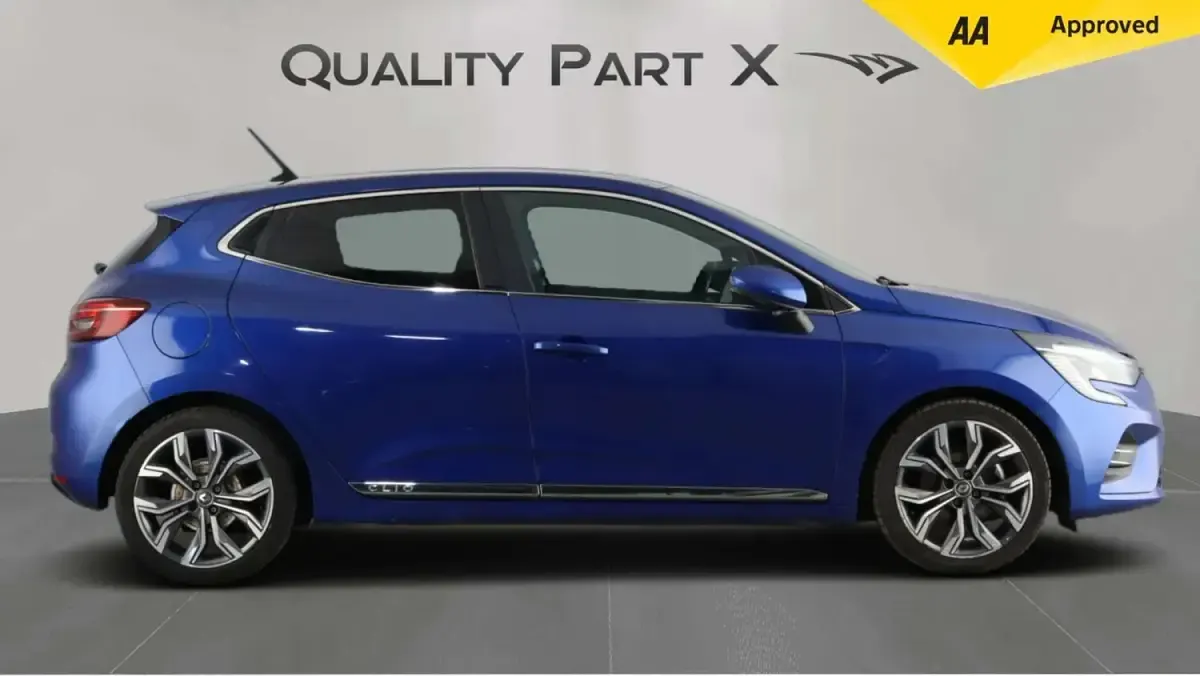Used Renault Clio Version S 140 HP (102 kW) 2021 Blue Hatchback