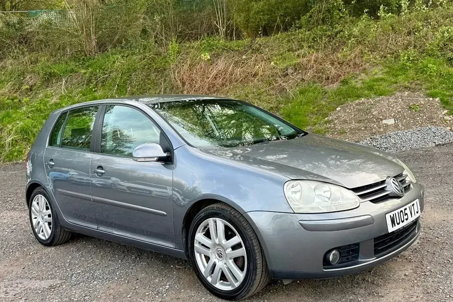 Usado VW Golf IV GT 150 HP (110 kW) 2005 Cinzento Citadino