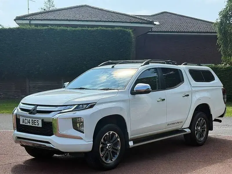 Used Mitsubishi L200 150 HP (110 kW) 2019 White Pickup