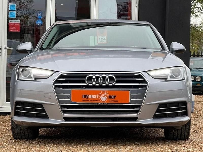 Second-hand Audi A4 Sport 190 CP (139 kW) 2018 Argintiu Berlinǎ