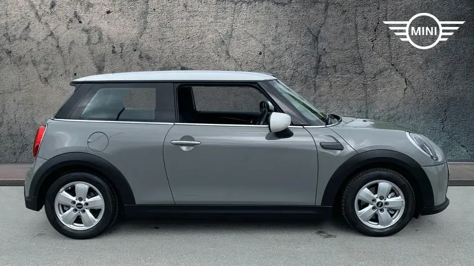 Gebraucht Mini Cooper Classic 134 PS (98 kW) 2022 Grau Kleinwagen