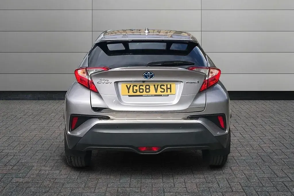 Second-hand Toyota C-HR Design 122 CP (89 kW) 2019 Argintiu SUV