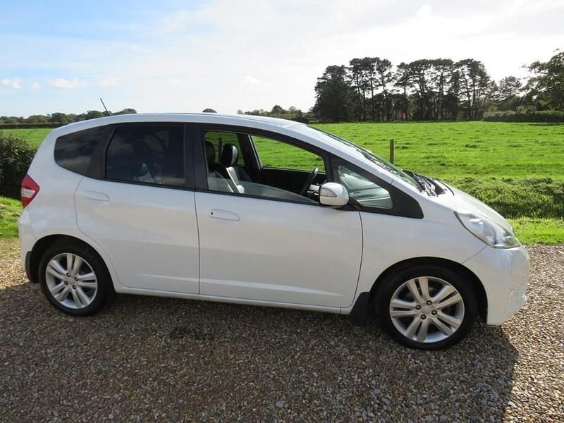 Used Honda Jazz EX-L 99 HP (72 kW) 2013 White Hatchback