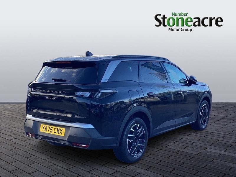 Neu Peugeot 5008 Allure 136 PS (100 kW) 2025 Schwarz SUV