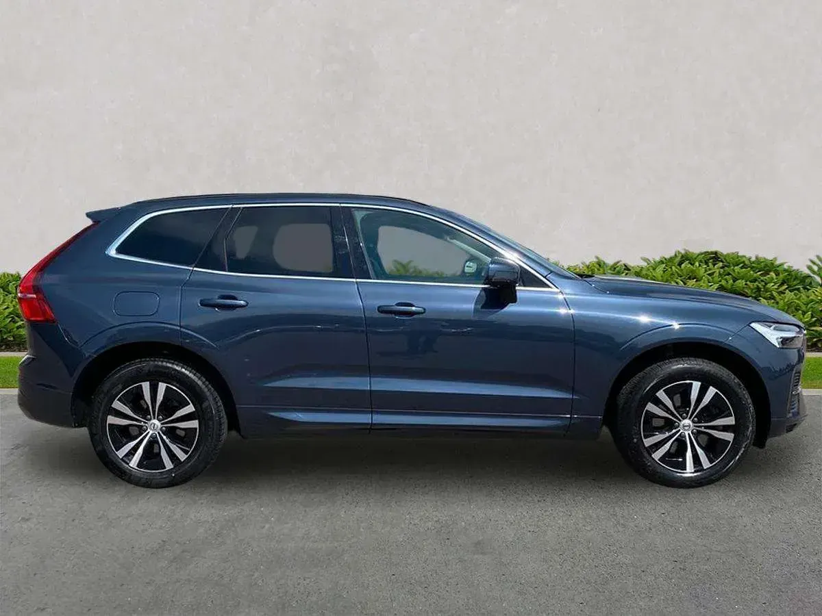 Used Volvo XC60 Core 250 HP (183 kW) 2024 Blue SUV
