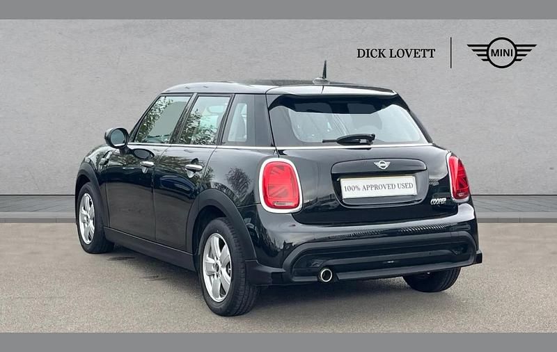 Usado Mini Cooper Classic 134 CV (98 kW) 2023 Negro Utilitario