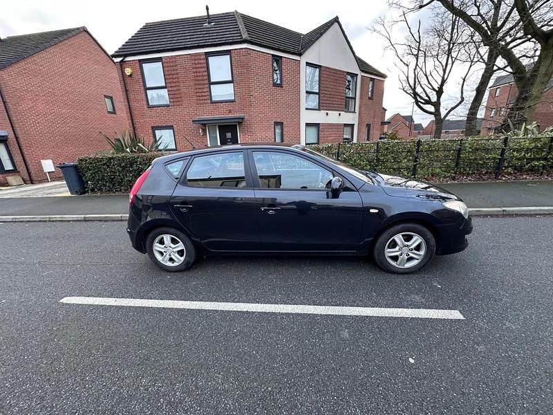 Used Hyundai i30 Comfort 108 HP (79 kW) 2009 Black Hatchback