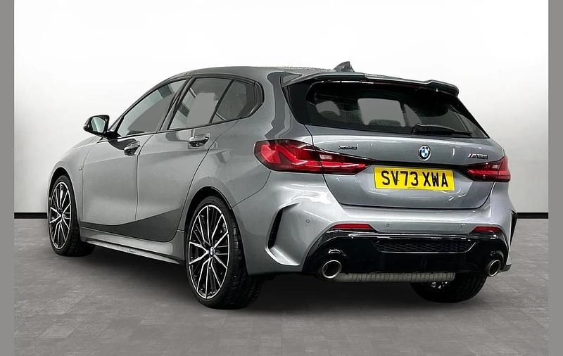 Usado BMW M135 Shadowline 302 CV (222 kW) 2023 Gris Utilitario