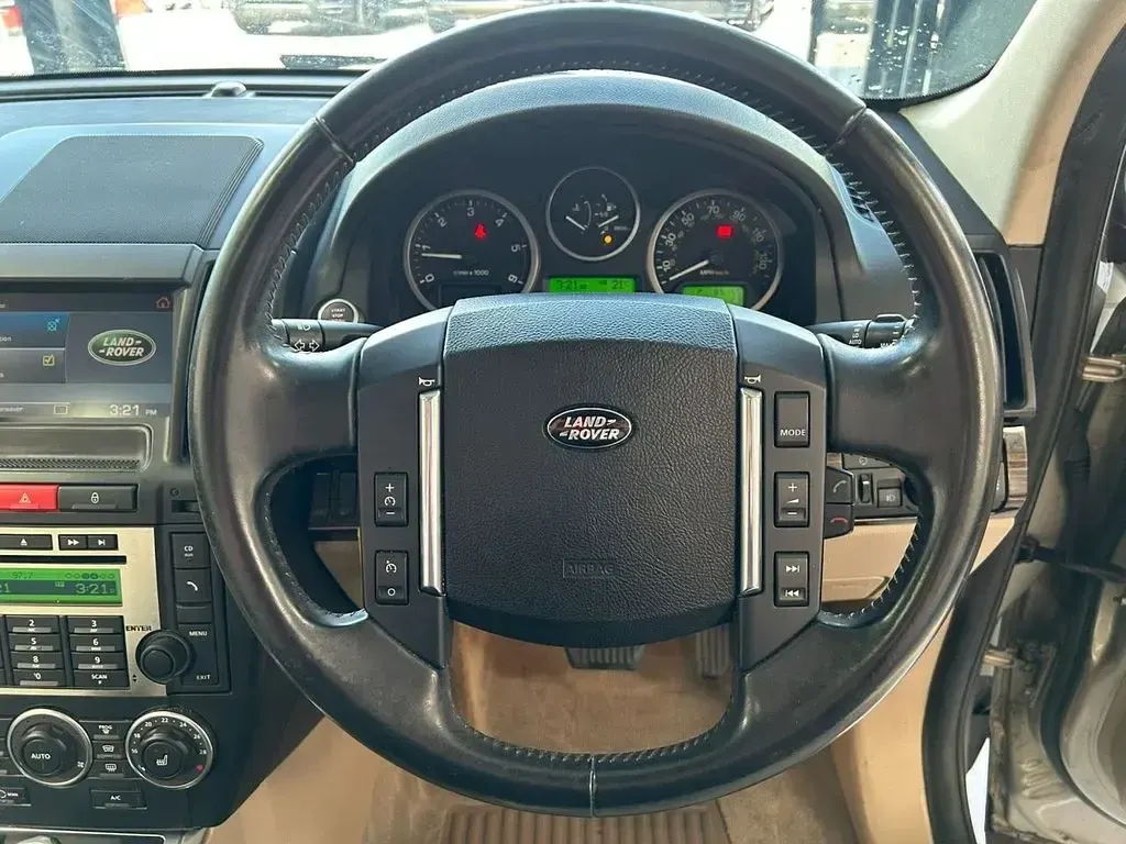 Used Land Rover Freelander 2 HSE 150 HP (110 kW) 2011 Gold SUV