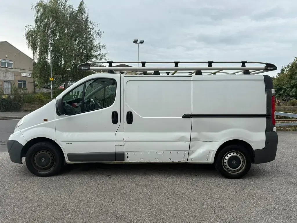 Used Vauxhall Vivaro 115 HP (84 kW) 2014 White MPV