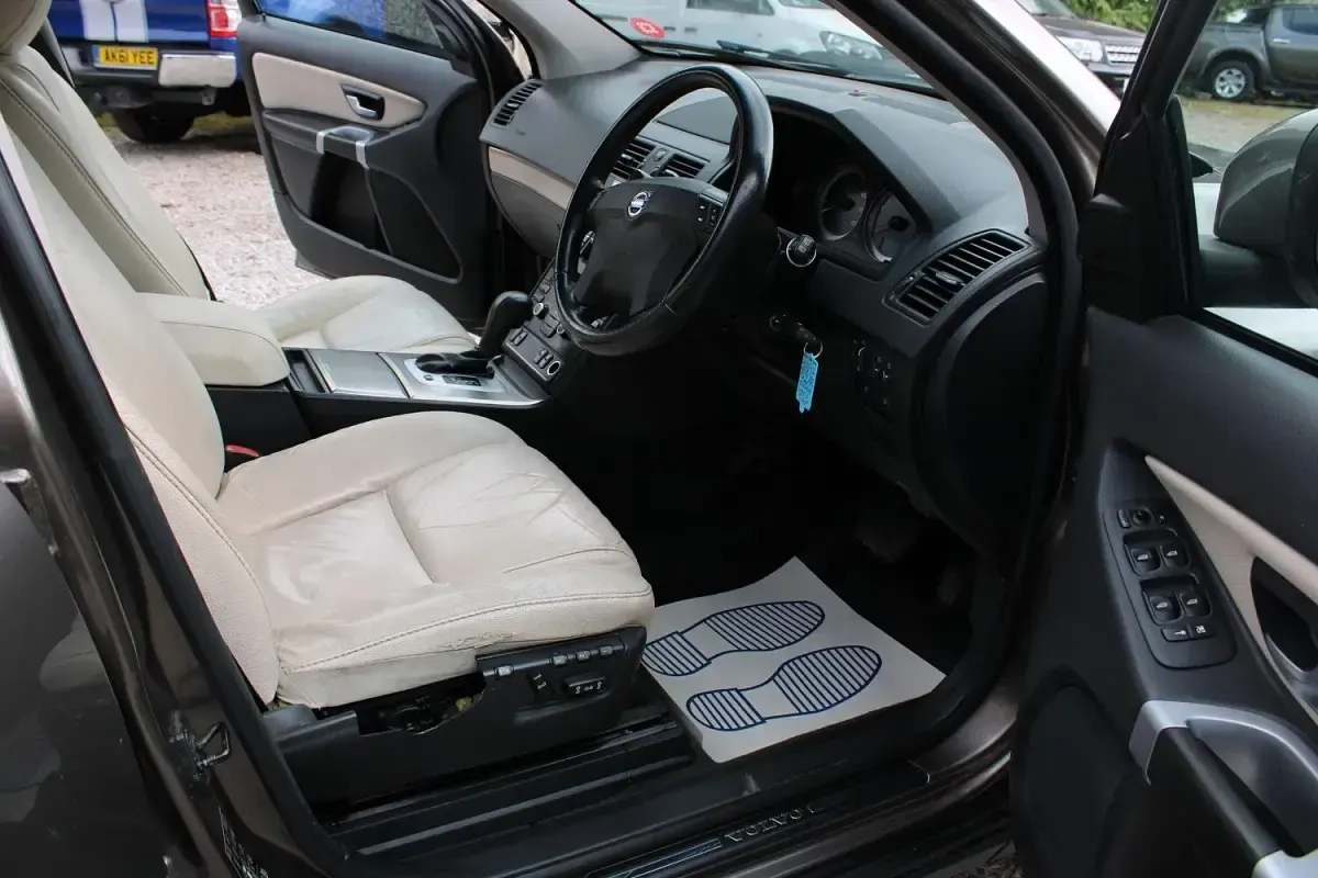 Used Volvo XC90 SE 200 HP (147 kW) 2011 Grey SUV