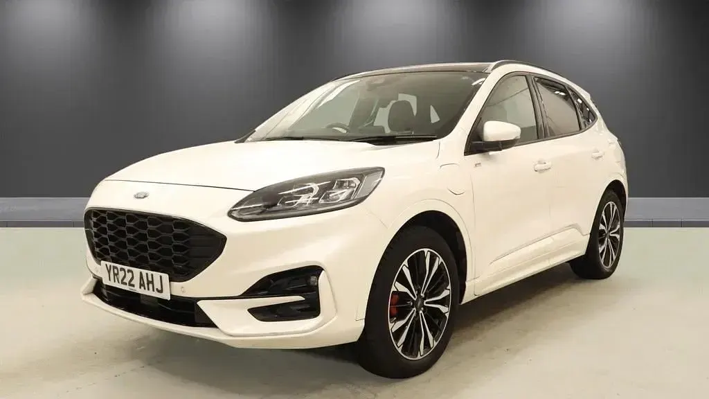 Usado Ford Kuga ST-Line X 190 HP (139 kW) 2022 Branco SUV