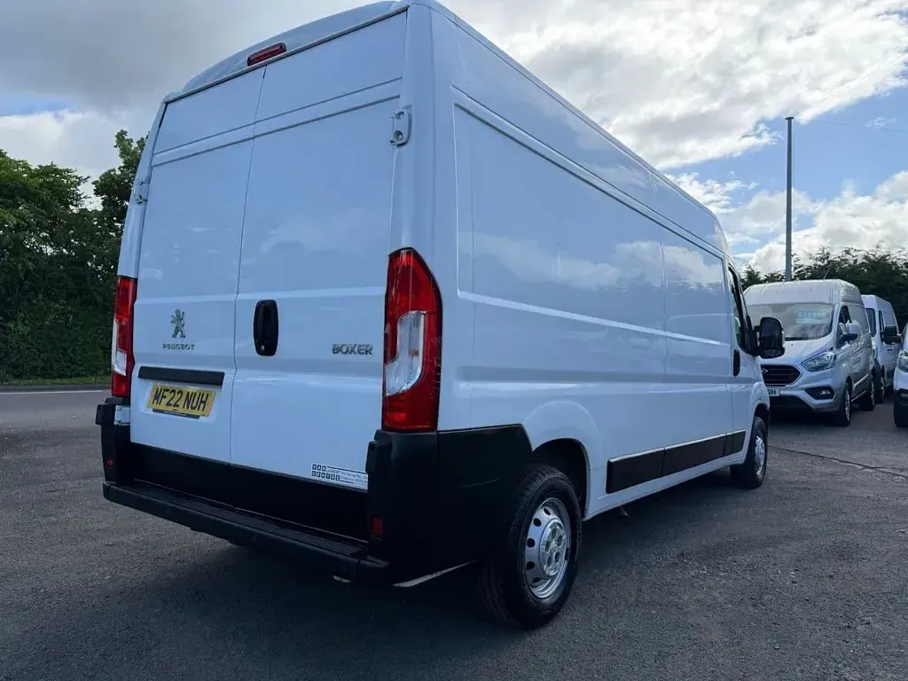 Used Peugeot Boxer S 140 HP (102 kW) 2022 White Van