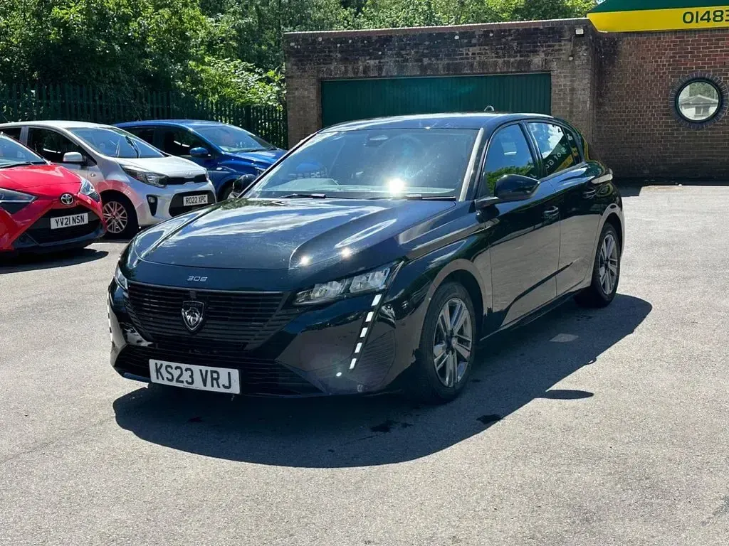 Used Peugeot 308 Active Premium 130 HP (95 kW) 2023 Black Hatchback