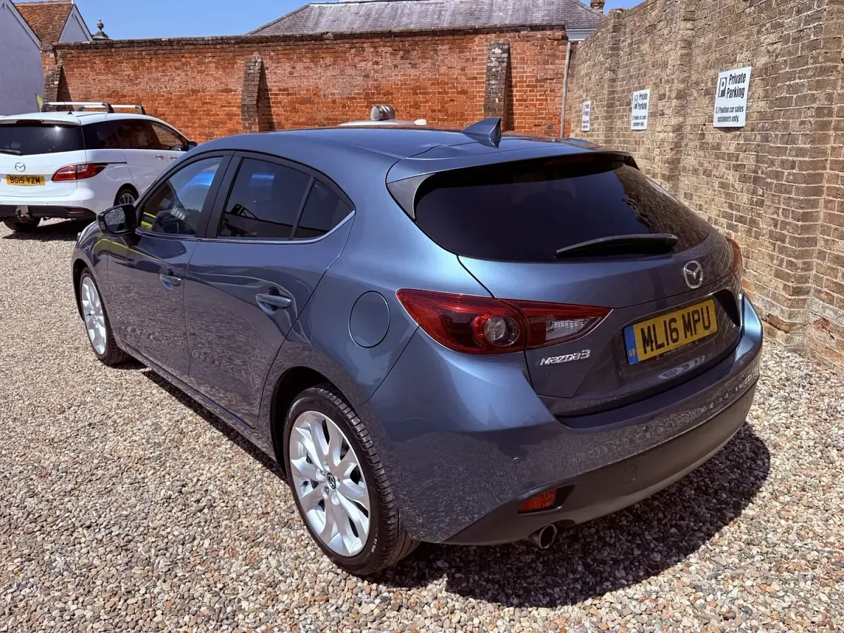Used Mazda 3 Inclusive 120 HP (88 kW) 2016 Blue Hatchback