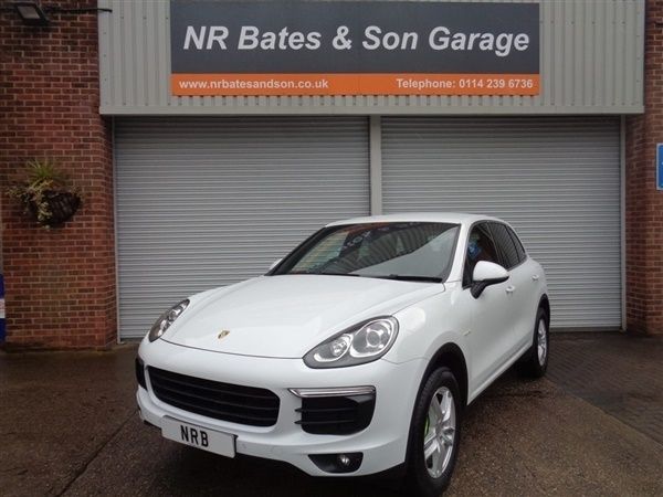 Pure white Used 2015 Porsche Cayenne S E-Hybrid SUV | £19,995 (A bit pricey) - Image 1/1