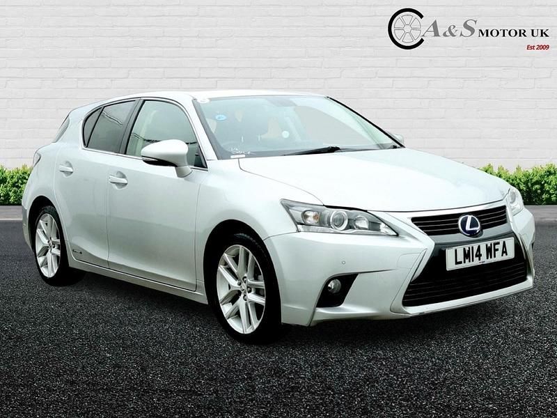 Used Lexus CT200h 134 HP (98 kW) 2014 Silver Hatchback