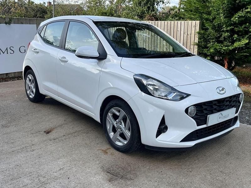 White Used 2022 Hyundai i10 SE Hatchback | £11,500 (Fair price) - Image 1/4