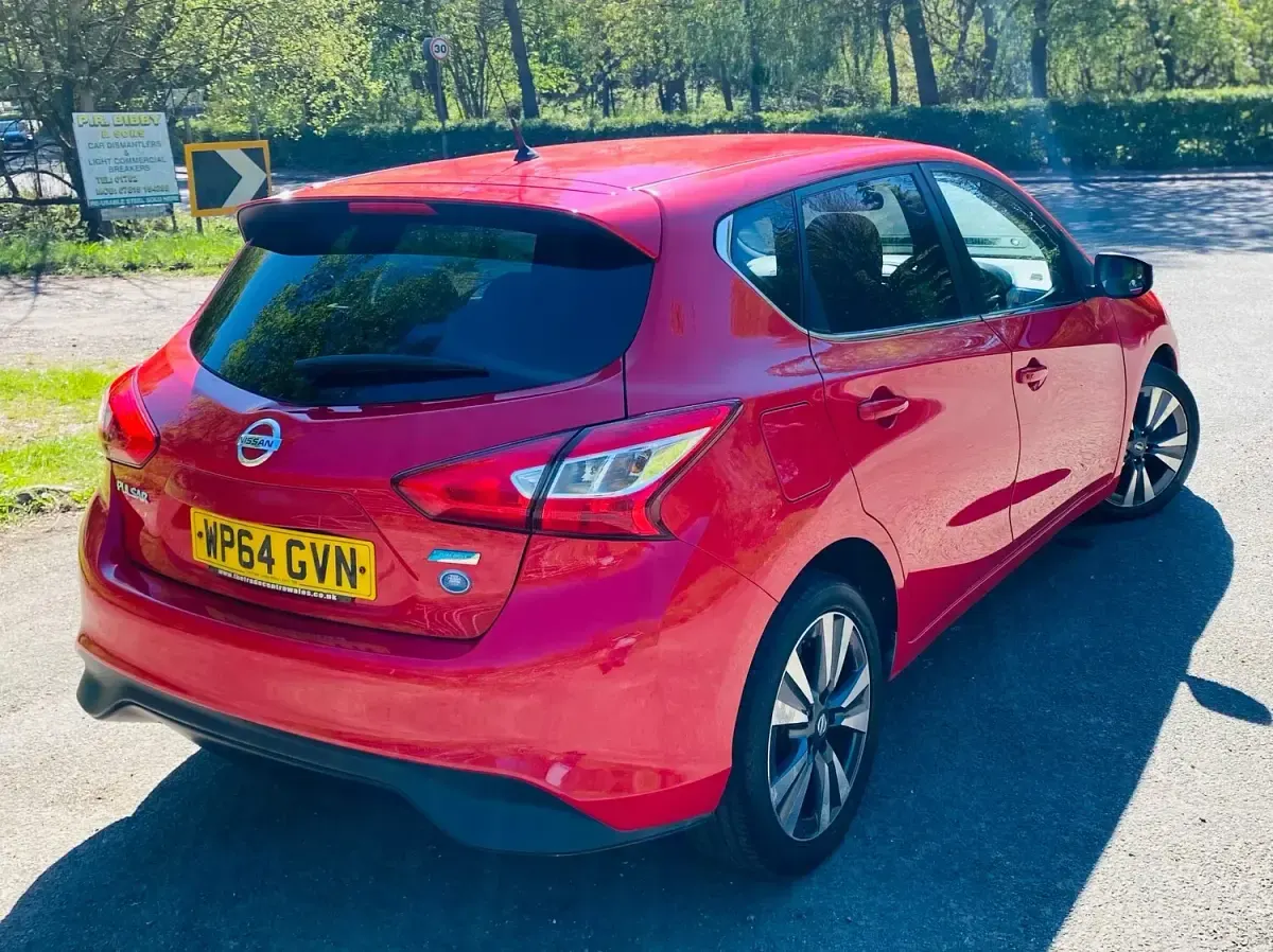 Used Nissan Pulsar N-TEC 110 HP (80 kW) 2014 Red Hatchback
