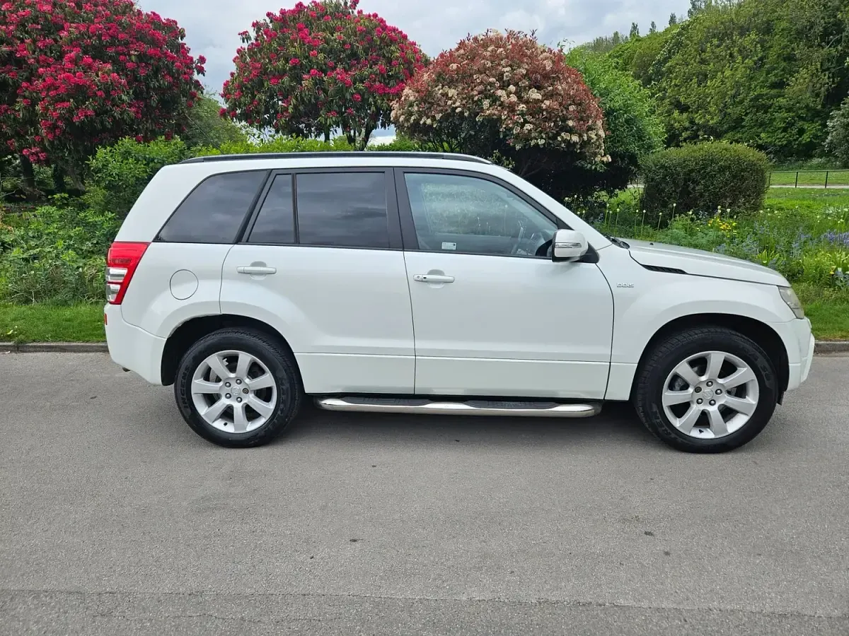 Używany Suzuki Grand Vitara SZ5 129 KM (94 kW) 2011 Biały SUV