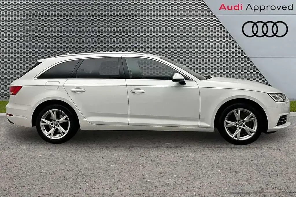 Used Audi A4 Sport 150 HP (110 kW) 2017 White Estate