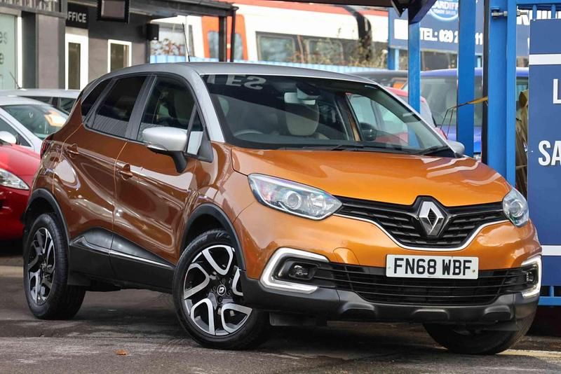 Used Renault Captur Iconic 2018 Orange and silver SUV